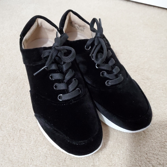 Naturalizer Jimi black velvet lace up sneakers shoes 6 padded white rubber sole - Picture 9 of 14